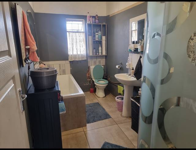 3 BEDROOM FREESTANDING FOR SALE IN GEORGE CENTRAL